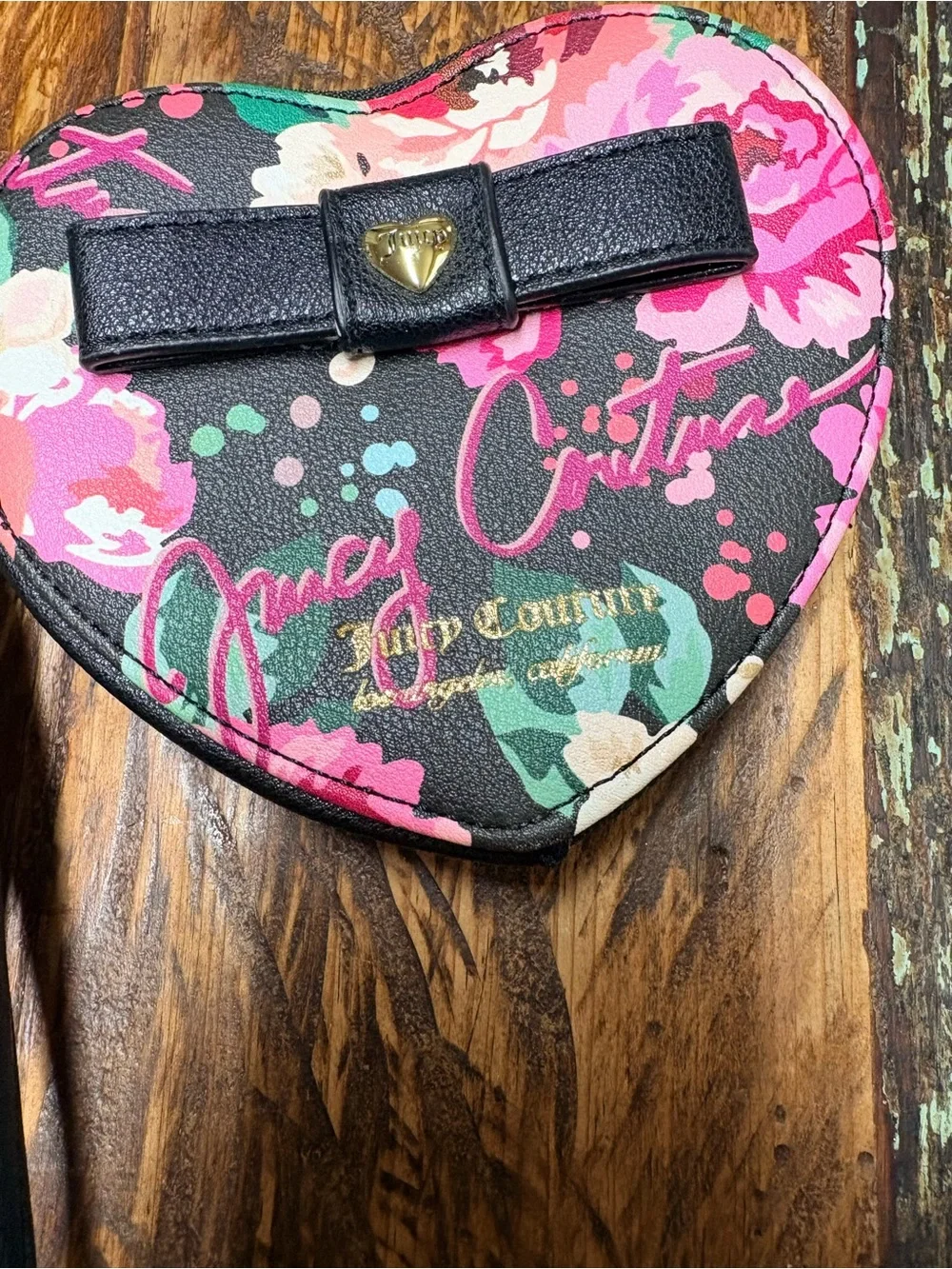 Juicy Couture Pick Ur Petal Black Pink Zippered Heart Faux Leather Wristet 5”X5”